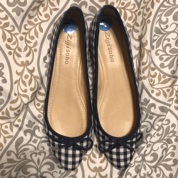 Navy pointy flats 7 1/2! - Picture 2 of 3